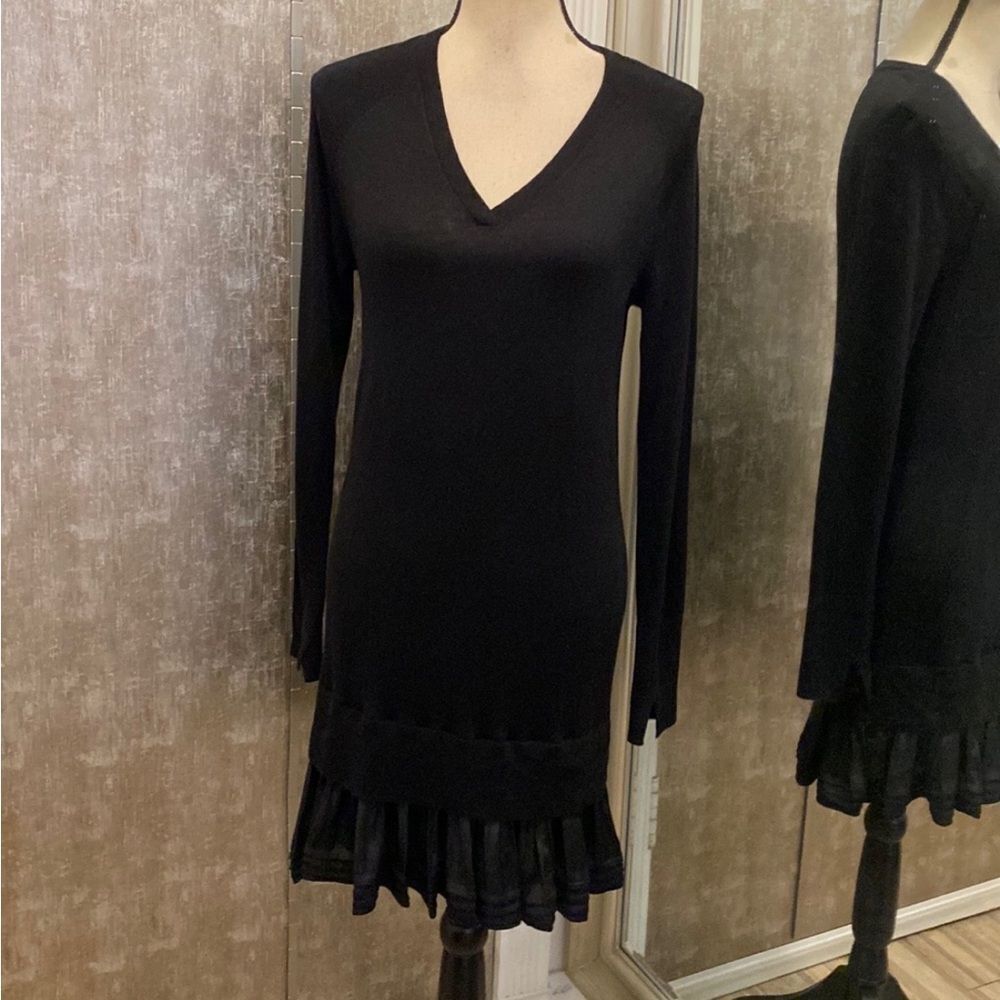 Halston Heritage Elegant Black V-Neck sweater Dress, XS